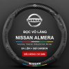 Bọc vô lăng xe ô tô Nissan Almera da lộn 3D sợi Carbon sang trọng, đẳng cấp