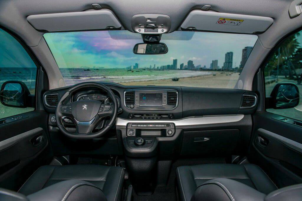 Vì sao nên sử dụng bọc vô lăng cho xe Peugeot Traveller?