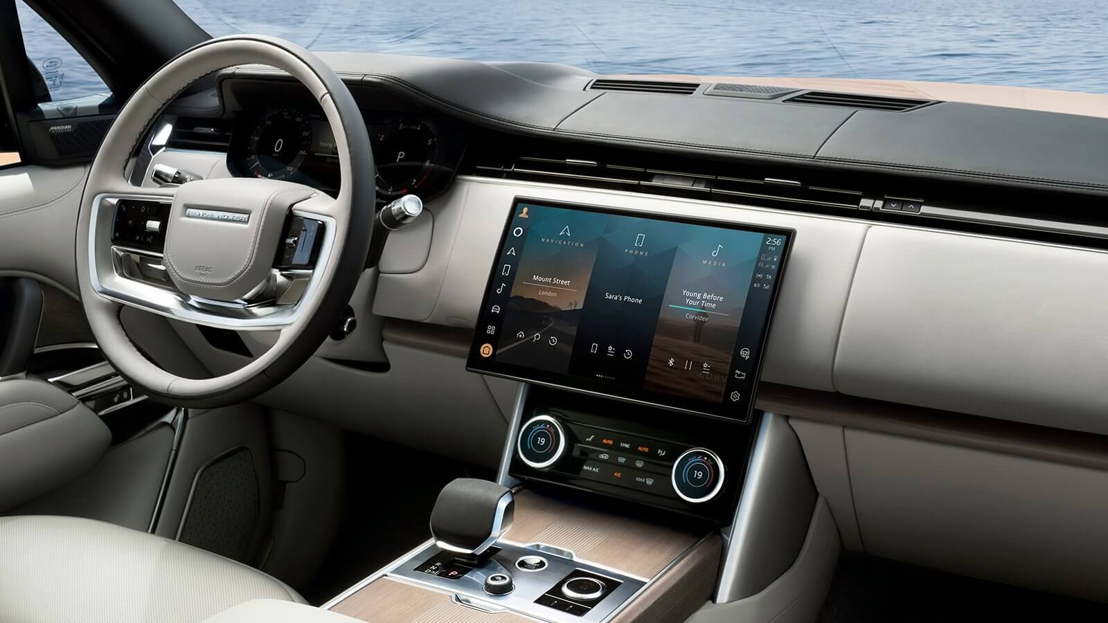 Tại sao bọc vô lăng là một phụ kiện không thể thiếu cho ô tô Range Rover Sport?
