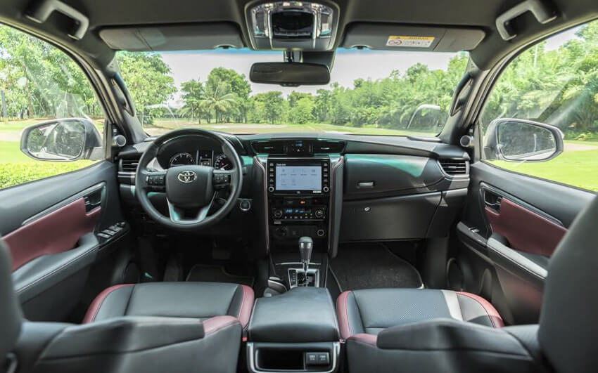 Vì sao nên bọc vô lăng cho xe Toyota Fortuner?