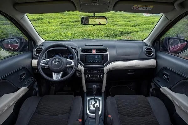 Bọc vô lăng ô tô có ảnh hưởng đến độ hòa hợp nội thất xe Toyota Rush không?