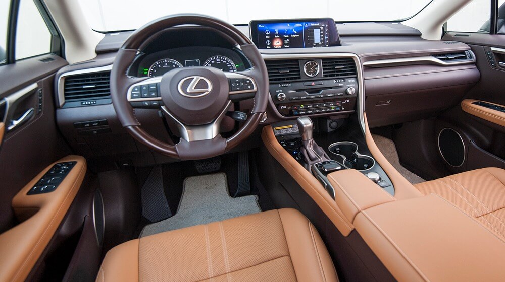 Bọc vô lăng có làm ảnh hưởng đến thiết kế nội thất xe Lexus RX hay không?