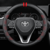 Bọc vô lăng xe Toyota chất liệu Carbon thể thao, hiện đại