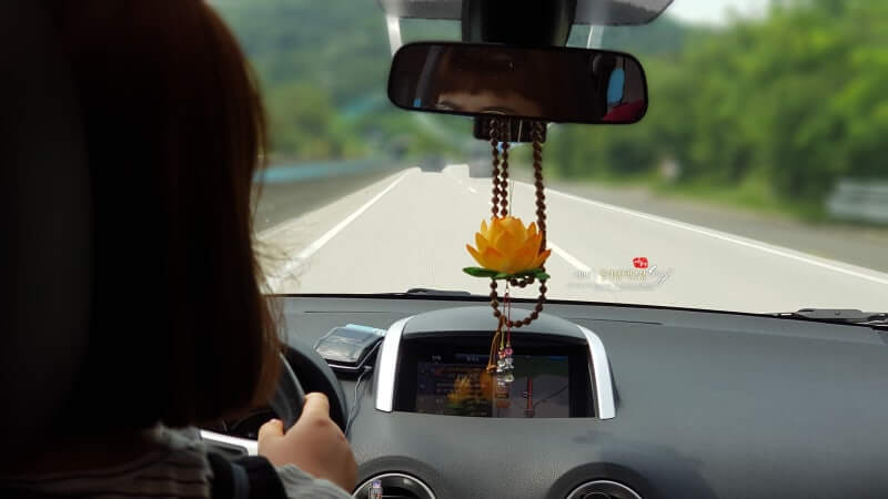 Khánh treo xe ô tô phong thuỷ là gì? 
