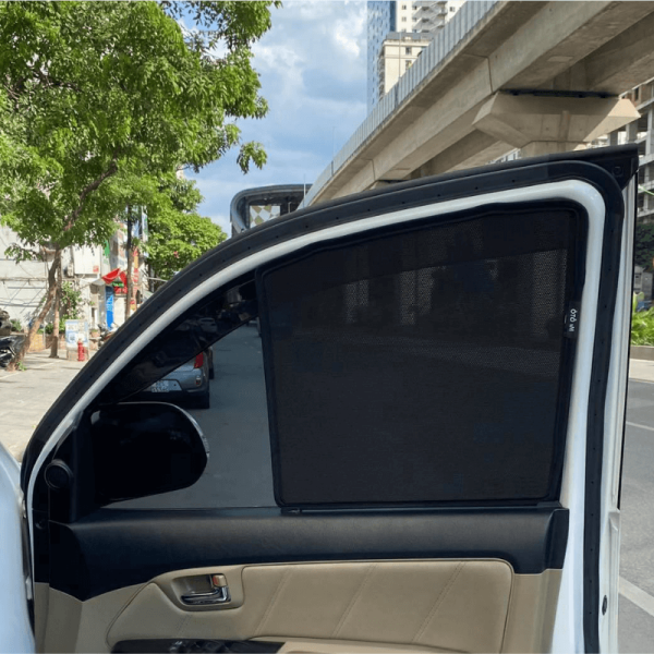 Rèm che nắng nam châm ô tô Toyota Fortuner cao cấp