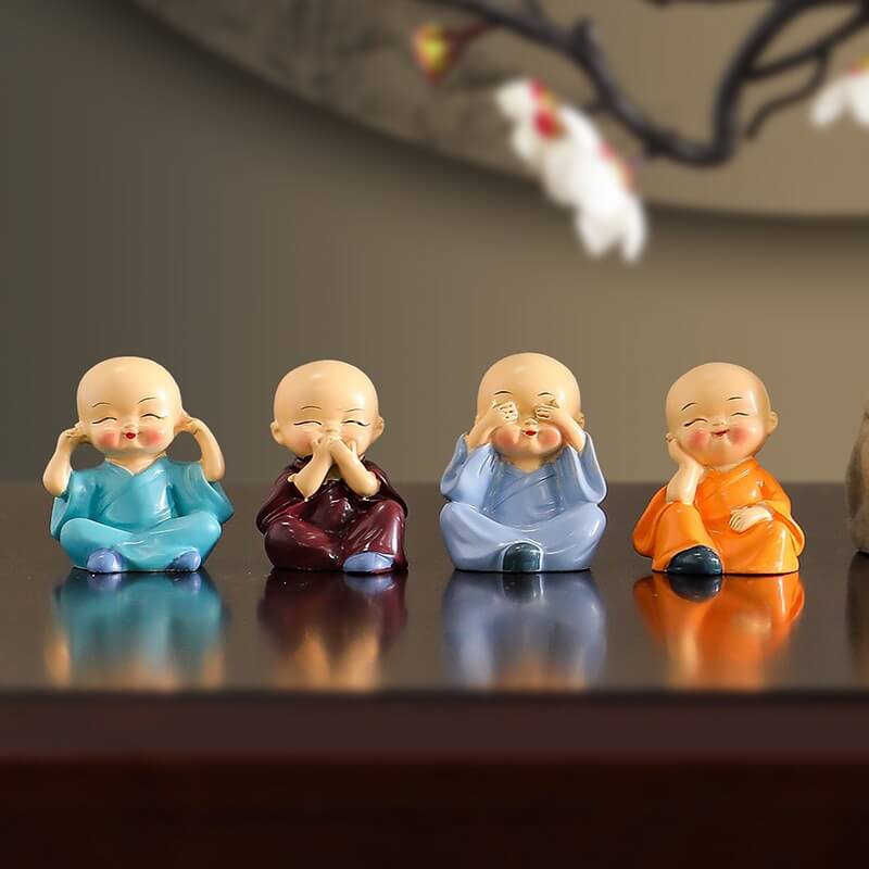 Tượng chú tiểu để xe ô tô