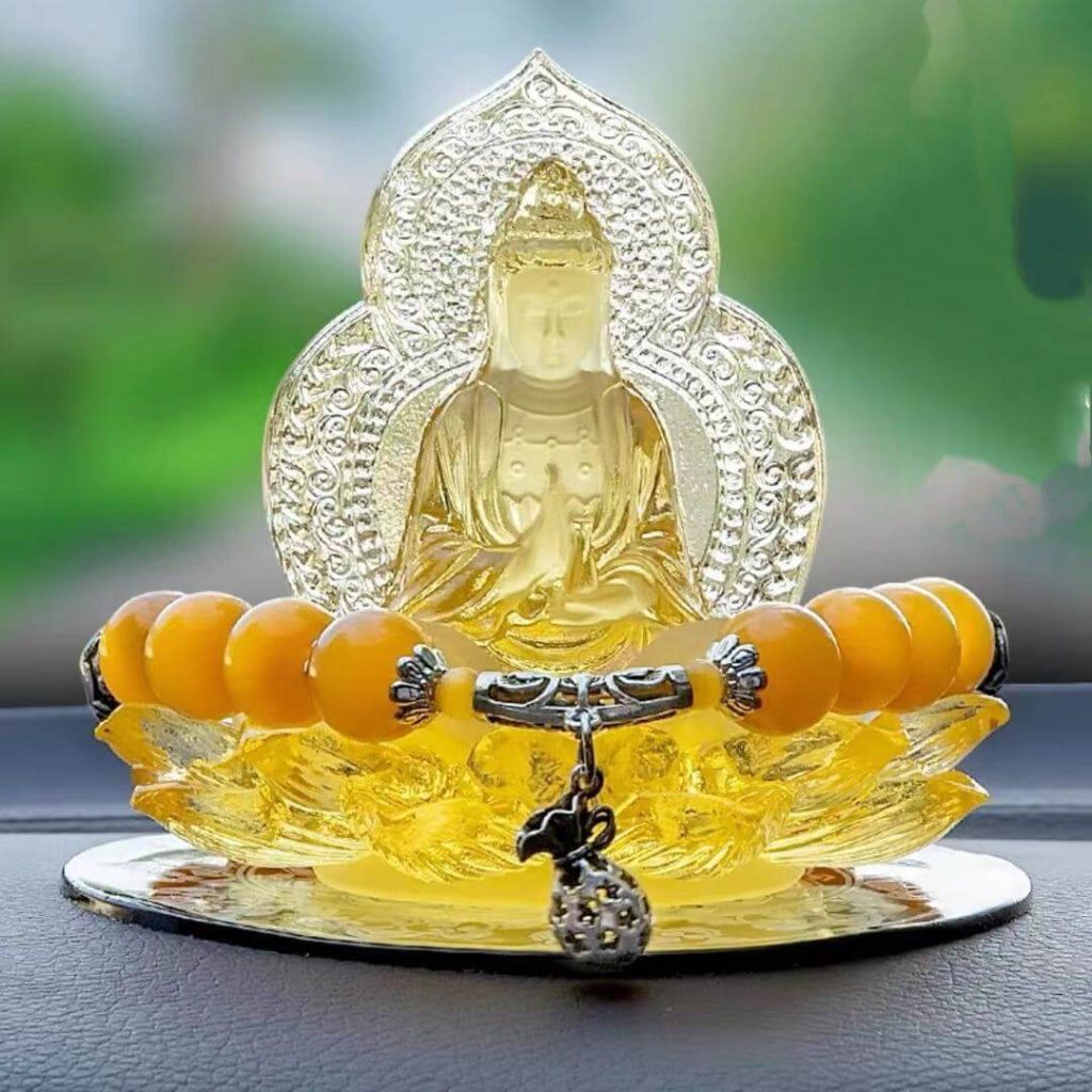Tượng Quan Âm để xe ô tô