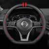 Bọc vô lăng xe Nissan chất liệu Carbon thể thao, hiện đại