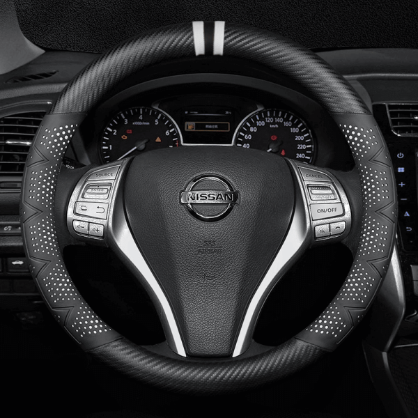 Bọc vô lăng xe Nissan chất liệu Carbon thể thao, hiện đại