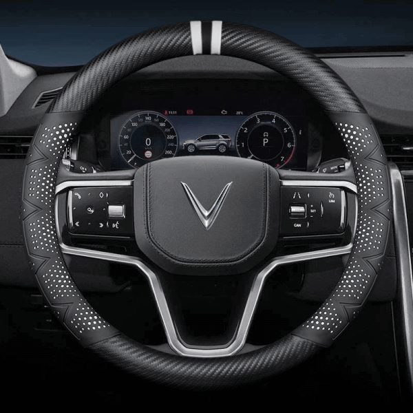 Bọc vô lăng xe VinFast chất liệu Carbon thể thao, hiện đại