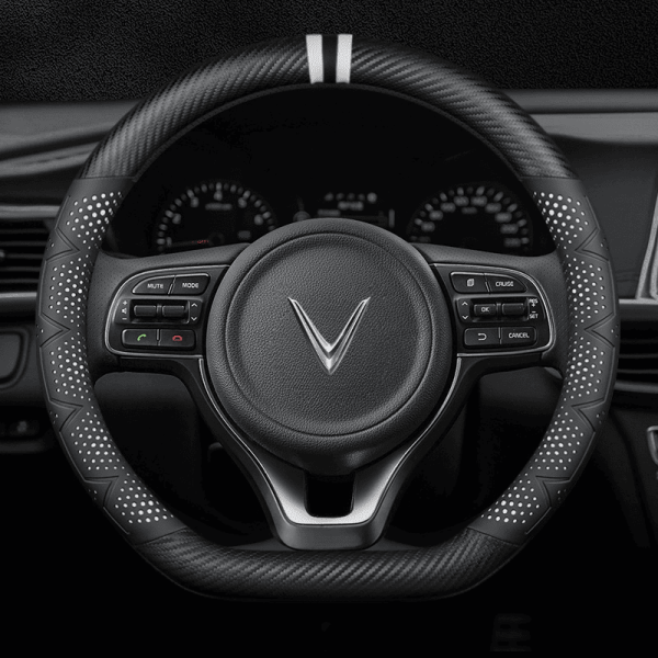 Bọc vô lăng xe VinFast chất liệu Carbon thể thao, hiện đại