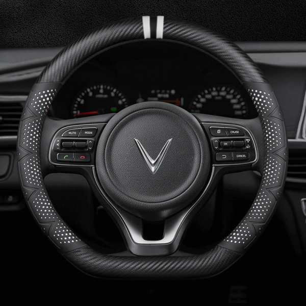 Bọc vô lăng xe VinFast chất liệu Carbon thể thao, hiện đại