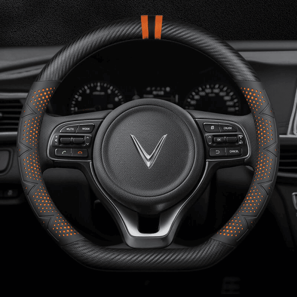 Bọc vô lăng xe VinFast chất liệu Carbon thể thao, hiện đại