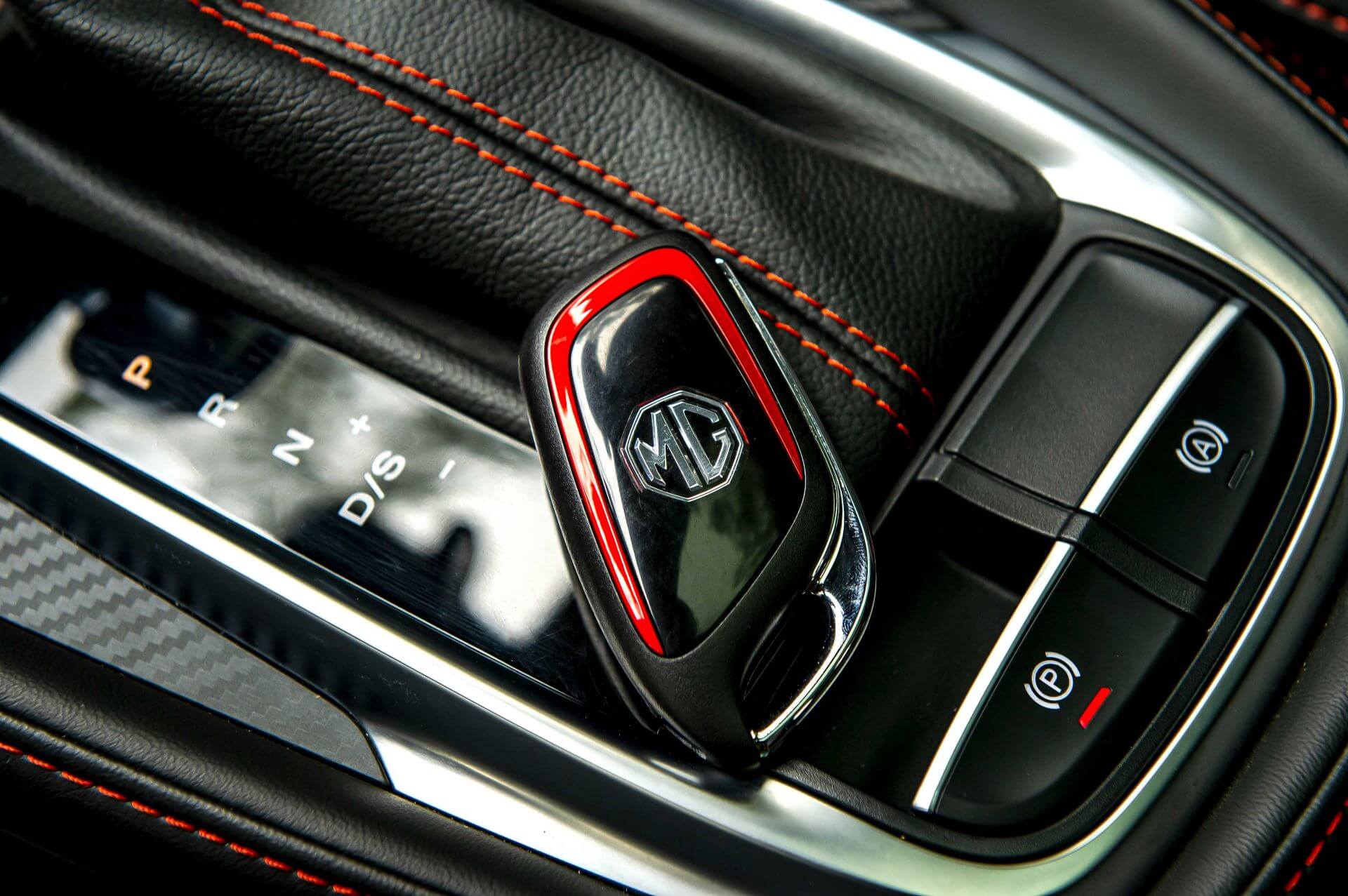 Ốp và bao da chìa khóa giúp bảo vệ và nâng tầm phong cách chủ xe