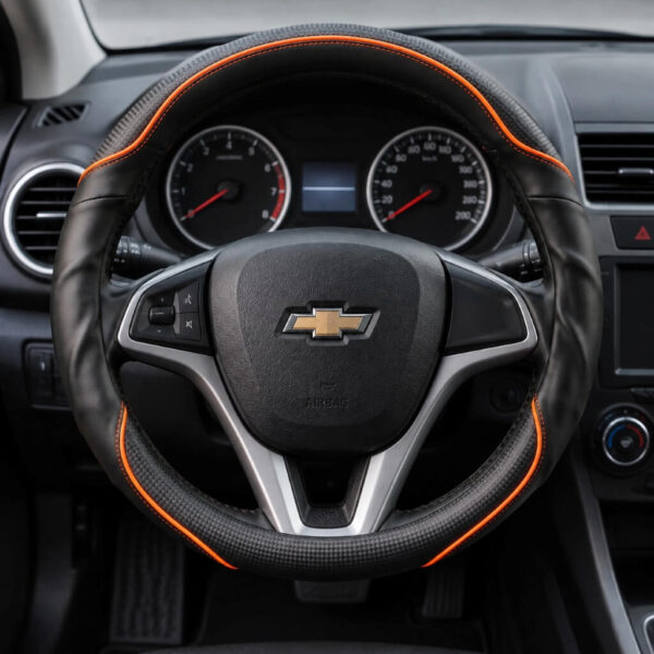 Bọc vô lăng xe Chevrolet chất liệu Da cừu vân Carbon cao cấp