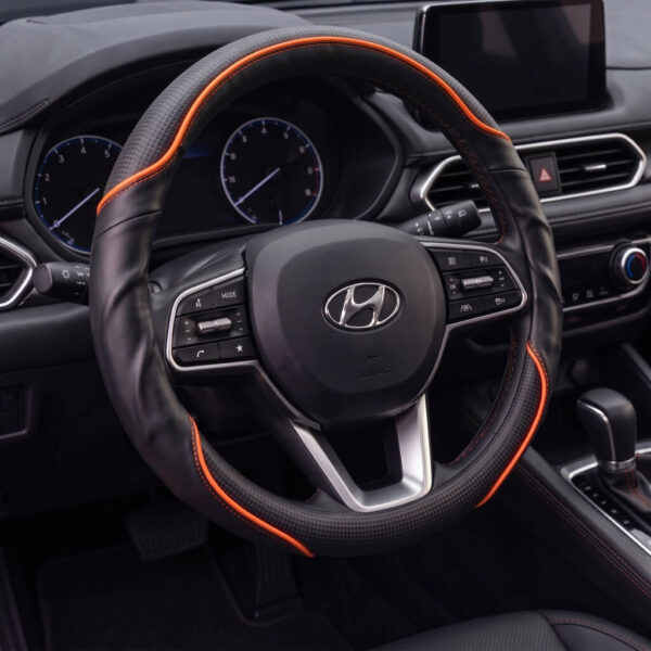 Bọc vô lăng xe Hyundai chất liệu Da cừu sợi Carbon cao cấp