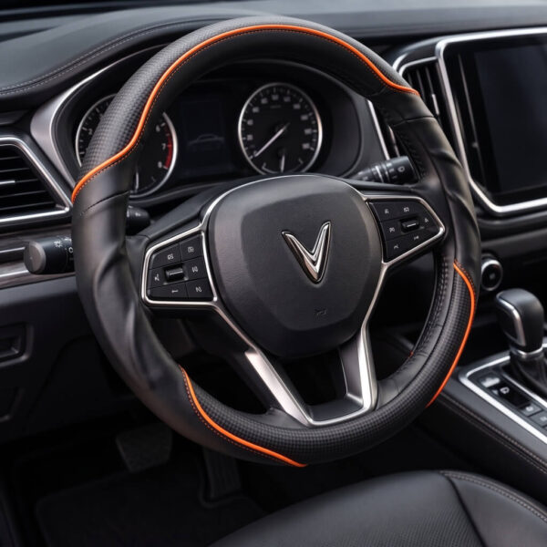 Bọc vô lăng xe VinFast Da cừu thật vân Carbon cao cấp