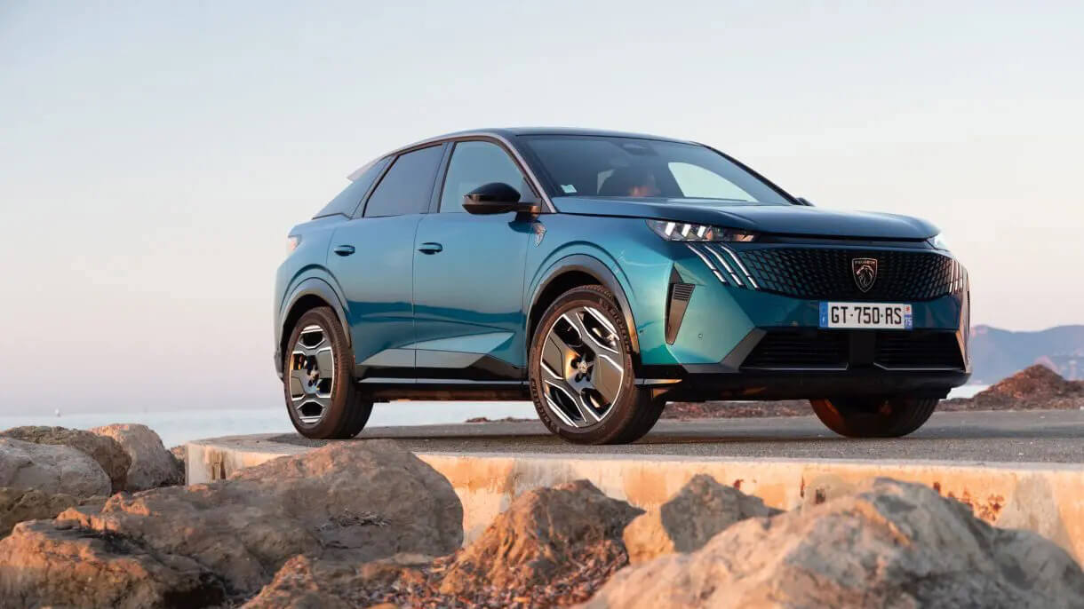 Làm sao để bảo vệ nội thất và ngoại thất xe Peugeot 3008 trong điều kiện khí hậu Việt Nam?