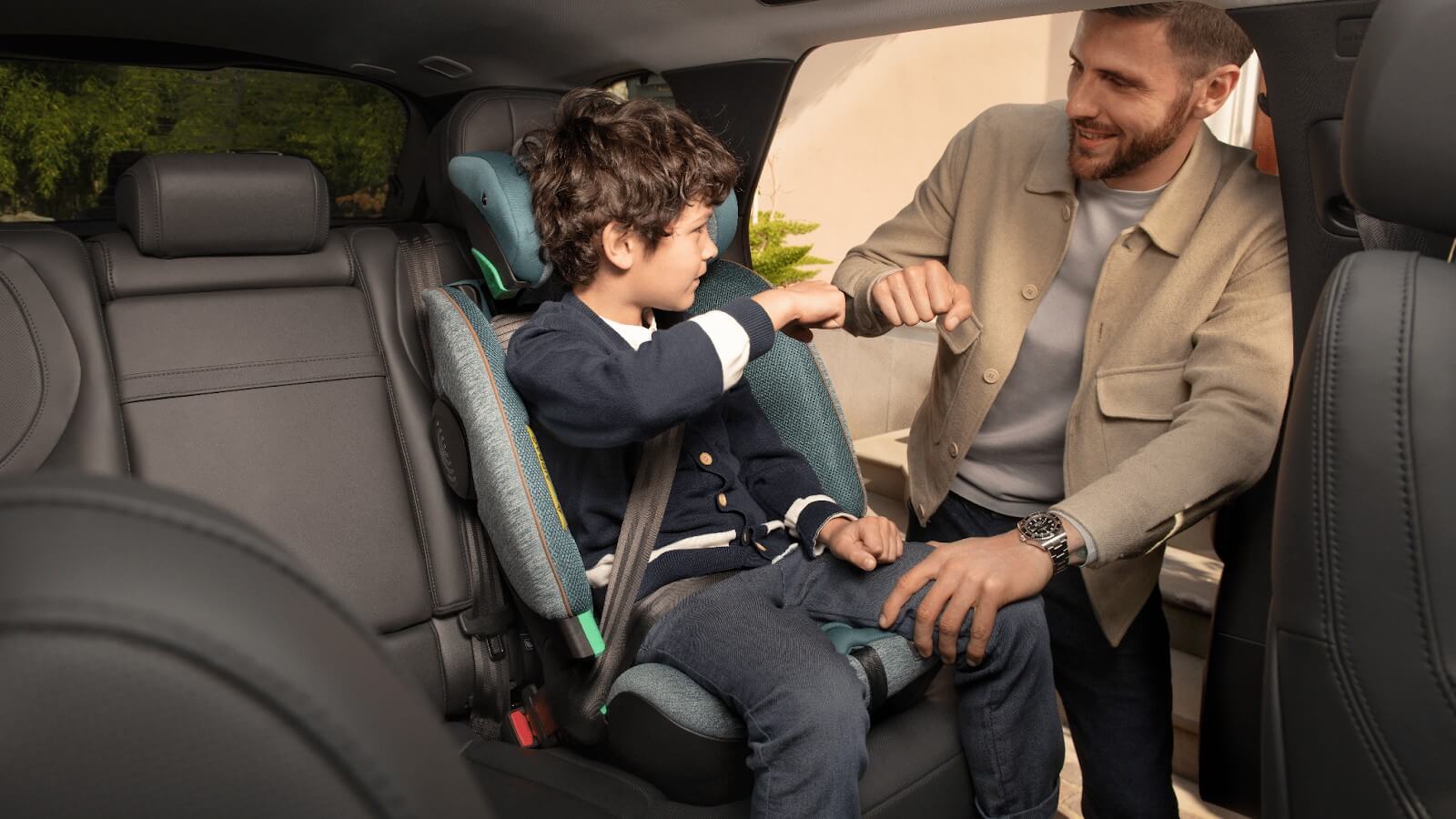 Chọn mua ghế ngồi ô tô đạt chuẩn đúng quy định cho bé từ 4 đến 12 tuổi