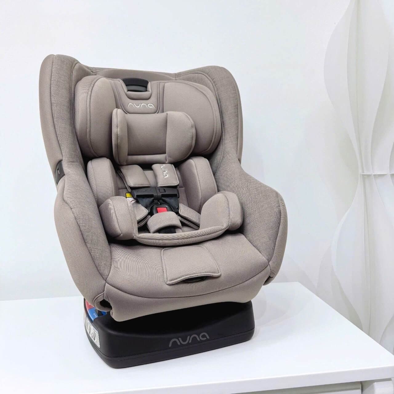 Ghế ngồi ô tô i-Size thương hiệu Nuna