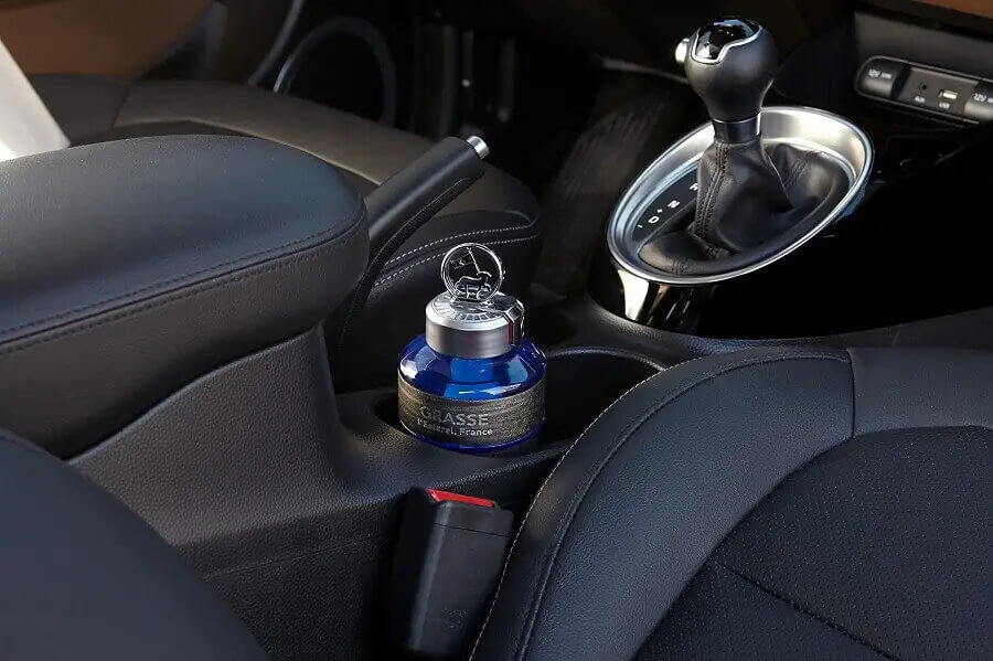 Lựa chọn đúng vị trí đặt nước hoa ô tô để mang lại trải nghiệm lái xe thoải mái