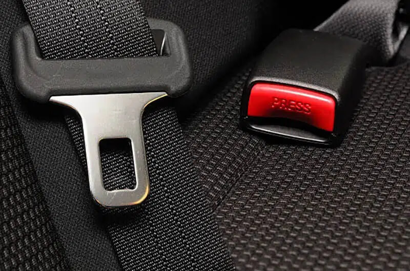 Ghế ngồi ô tô lắp dây seatbelt
