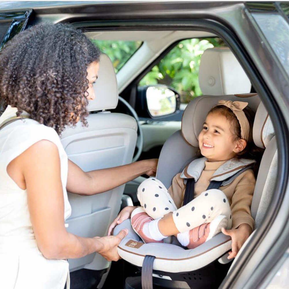 Ghế xoay 360 độ mang lại những lợi ích rõ ràng như giúp cha mẹ dễ đặt bé vào ghế