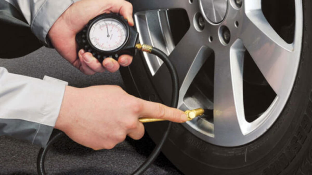 Lốp xe được bơm đúng áp suất hạn chế các tình huống mất kiểm soát