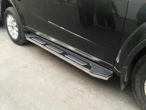 Bậc lên xuống xe Toyota Hilux chất liệu thép không gỉ