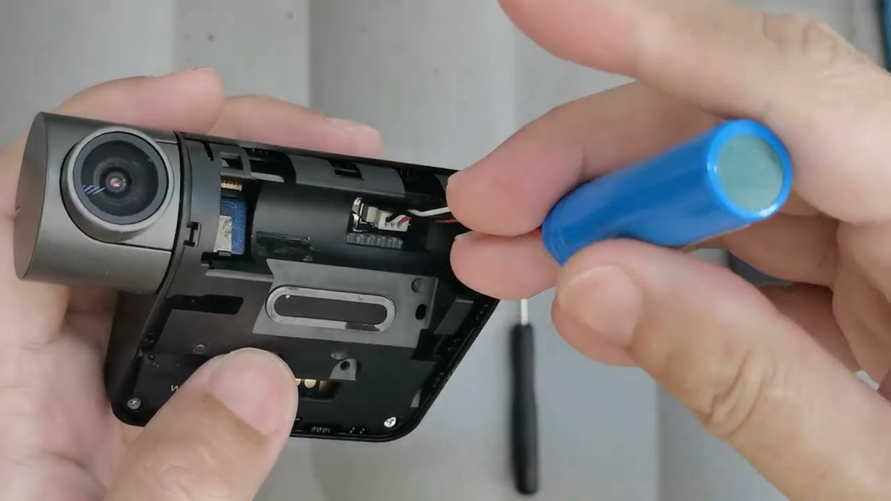 Một số camera hành trình được trang bị pin bên trong