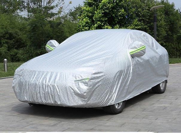 Che phủ xe bằng bạt phủ ô tô khi để xe dưới trời mưa