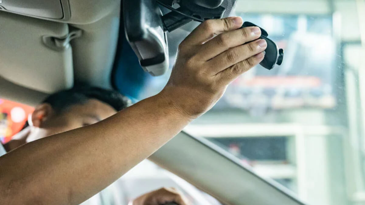 Các bước lắp camera hành trình ô tô đúng cách