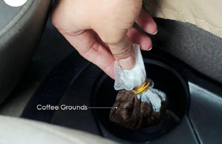 Sử dụng bã cà phê giúp khử mùi nước hoa  quá nồng trên xe ô tô
