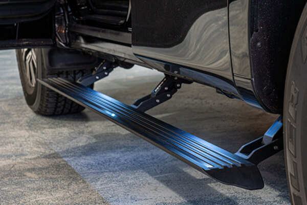 Bậc lên xuống xe Honda Civic tích hợp đèn LED