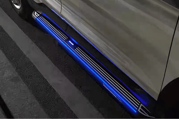 Bậc lên xuống xe Honda BR-V tích hợp đèn LED