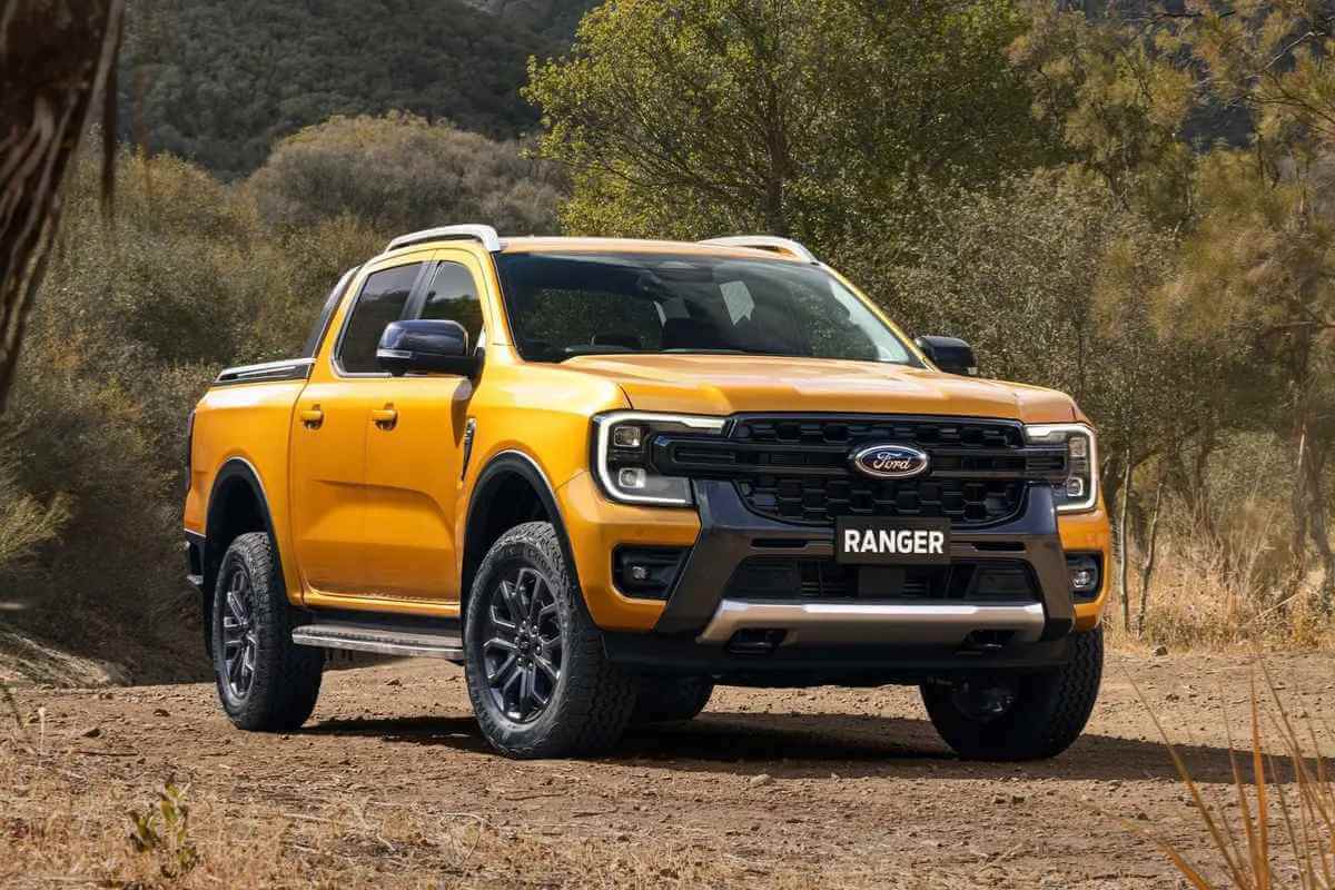 Trang bị bậc lên xuống ô tô Ford để nâng tầm trải nghiệm lái xe
