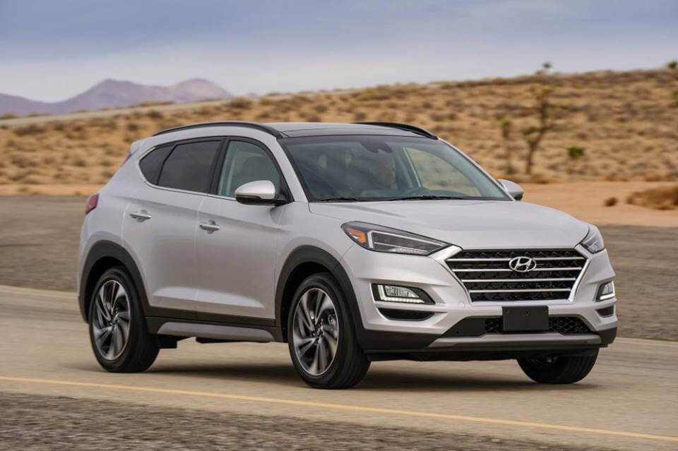 Trang bị bậc lên xuống giúp xe Hyundai tiện lợi hơn khi sử dụng hằng ngày.