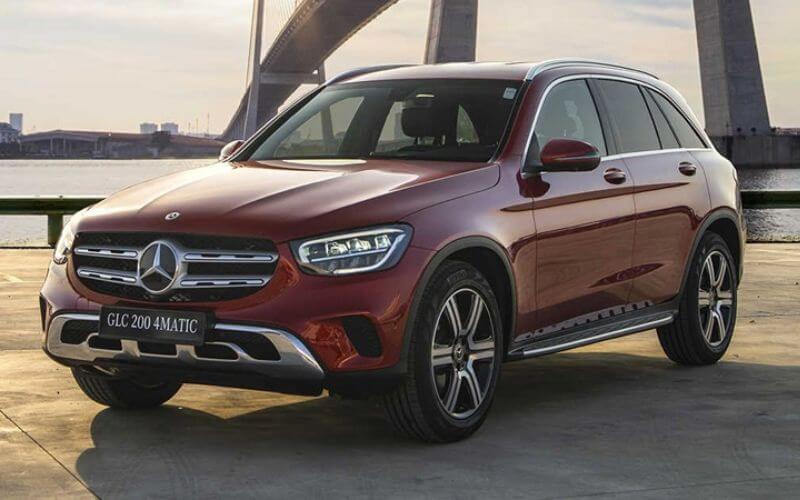 Bậc xuống ô tô Mercedes là phụ kiện hỗ trợ bước chân an toàn, tăng tính thẩm mỹ