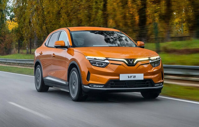 Bậc lên xuống ô tô VinFast hỗ trợ việc lên xuống nhẹ nhàng, an toàn