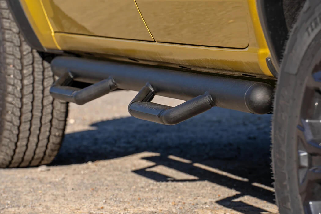 Bậc lên xuống xe VinFast VF3 dạng ống tròn