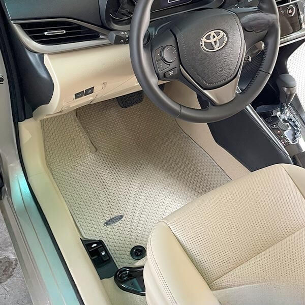 Thảm lót sàn xe Toyota Hiace chất liệu cao su