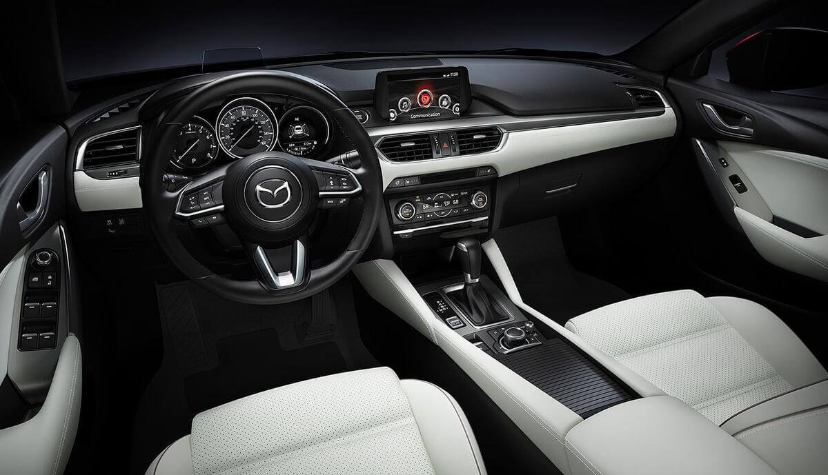 Việc lắp thảm lót sàn ô tô cho xe Mazda 6 có thực sự cần thiết không?
