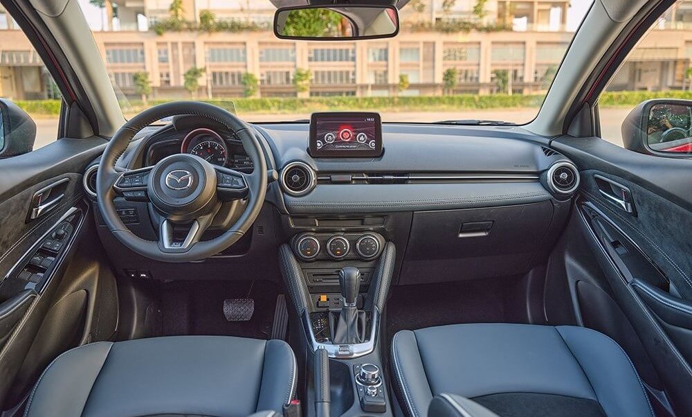 Thảm lót sàn ô tô có giúp bảo vệ sàn xe Mazda 2 toàn diện?