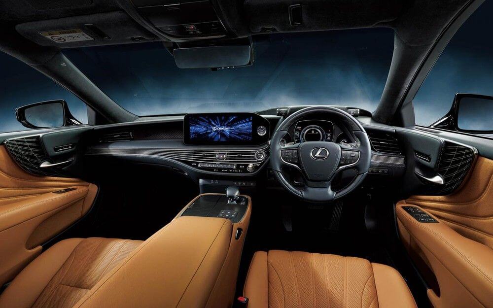 Vì sao nên trang bị thảm lót sàn ô tô cho xe Lexus LS?