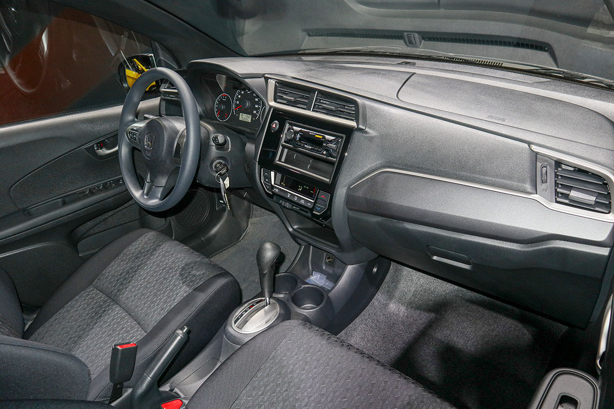 Lắp thảm lót sàn cho xe Honda Brio có làm thay đổi thiết kế nguyên bản không?