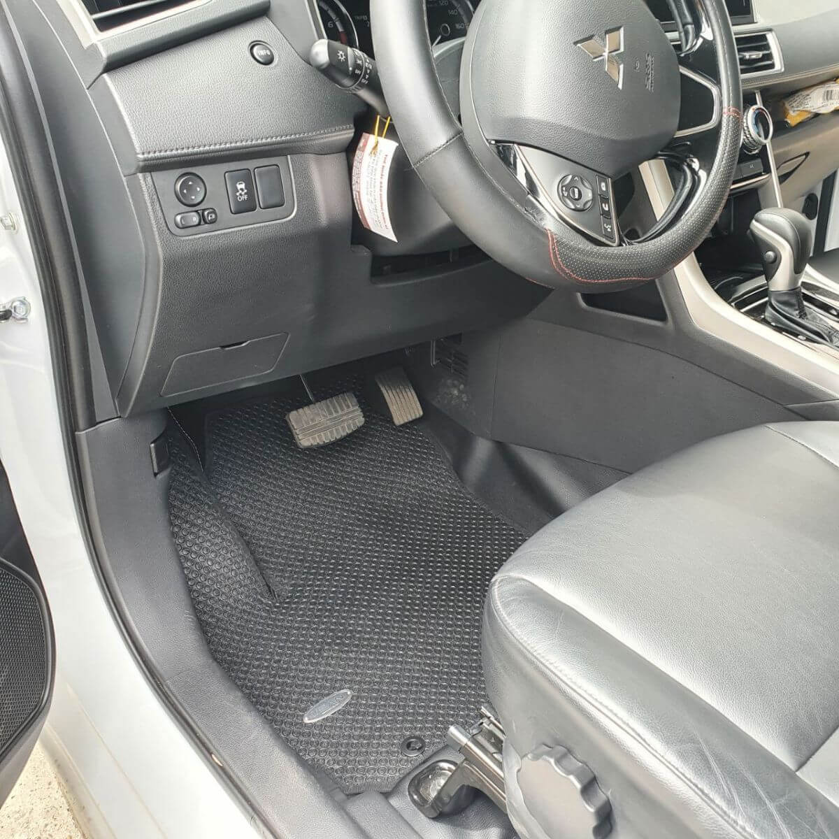 Thảm lót sàn ô tô Mitsubishi Outlander chất liệu cao su