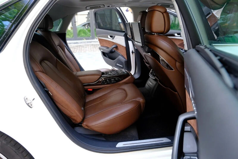 Nhận biết dấu hiệu để thay mới thảm lót sàn cho ô tô luôn sạch đẹp