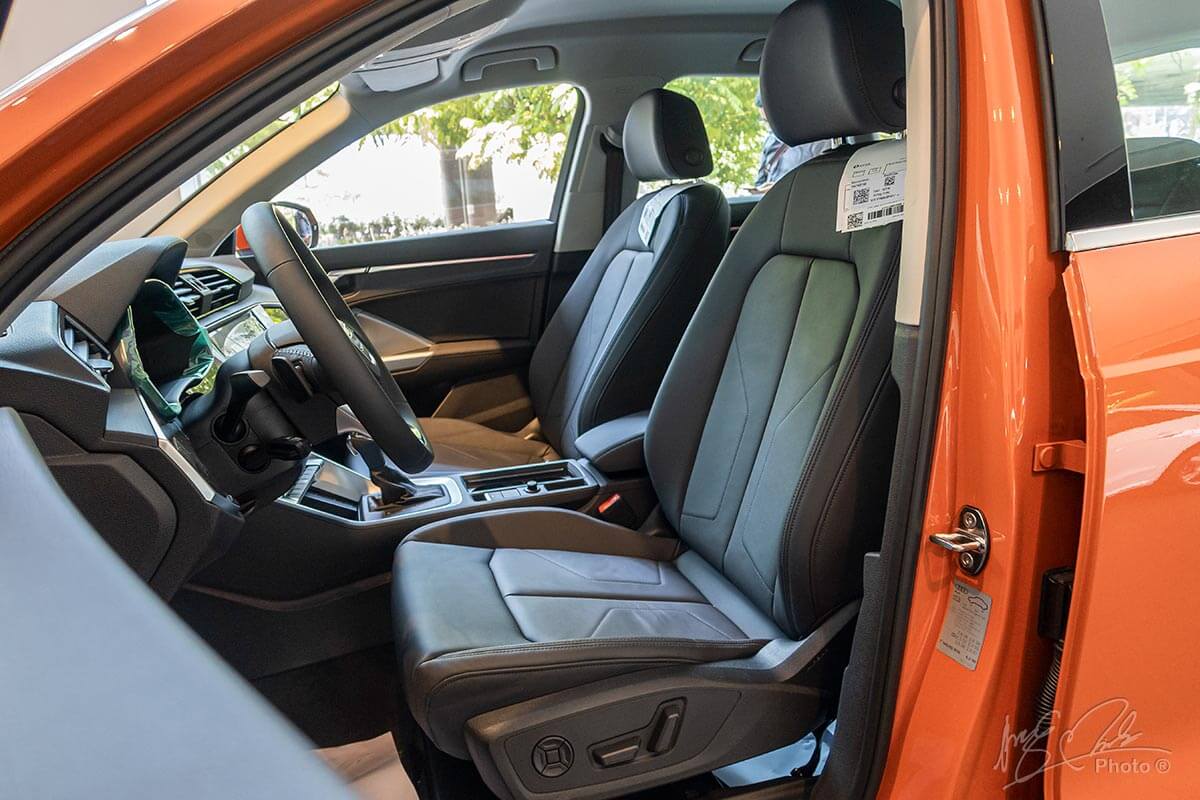 Kiểm tra và thay mới thảm lót sàn xe ô tô khi có dấu hiệu xuống cấp