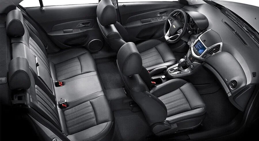 Trang bị thêm thảm lót sàn để bảo vệ sàn zin xe tối đa