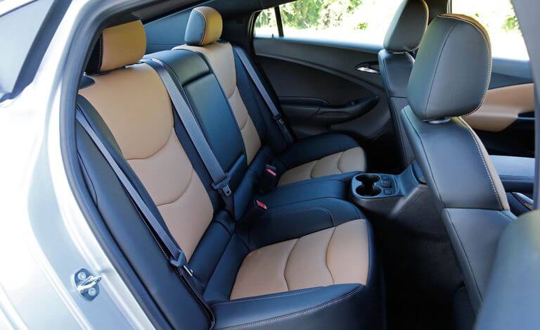Trang bị bộ thảm lót sàn 2 hàng ghế xe Chevrolet Volt